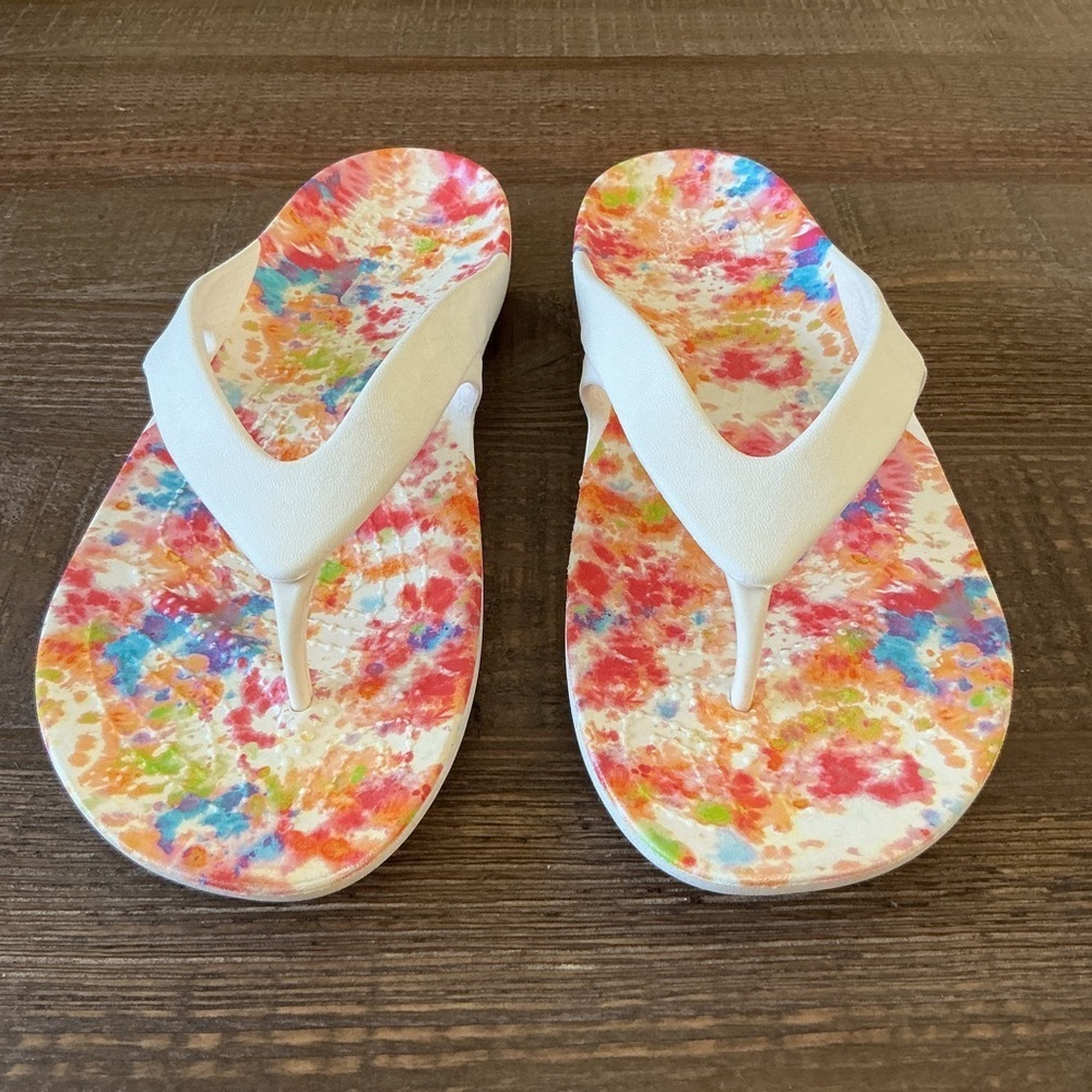 Crocs Kadee ll Colorful Graphic Insole Tie-Dye Flip Flops - Picture 1 of 5